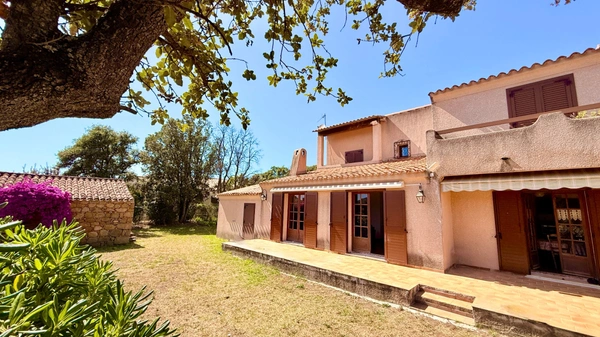ECCICA-SUARELLA (Corse) : Maison T4, caseddu en pierre, garage, terrain piscinable, vue dégagée