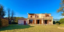 ECCICA-SUARELLA (Corse) : Maison T4, grand garage, caseddu indépendant, terrain piscinable, vue dégagée