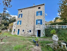 GUAGNO (Corse) : A vendre, maison en pierres avec dépendance, jardin, vue dégagée