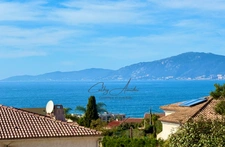 ALBITRECCIA (Corse) Rive-Sud d'AJACCIO: A vendre Appartement Duplex T3 meublé, parking privatif, terrasse vue mer, à 500m de plage