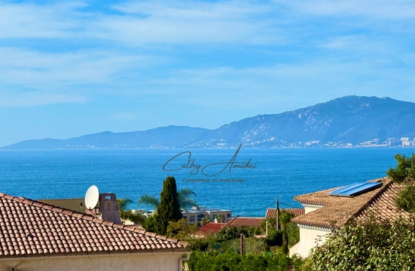 ALBITRECCIA (Corse) Rive-Sud d'AJACCIO: A vendre Appartement Duplex T3 meublé, parking privatif, terrasse vue mer, à 500m de plage