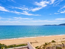 OLMETO - PLAGE (Corse) : Studio en bord de mer avec terrasse, accès direct à la plage