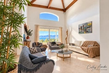PIETROSELLA (Corse) A vendre : Villa 7 pièces avec piscine, parc paysager, studio independant, garage, superbe vue mer