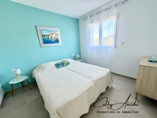 VIGGIANELLO (Corse) : Villa type T3 + appartement T2, grande terrasse, garage fermé et vaste atelier, proche plages et centre-ville