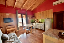 Dpt Corse (20), à vendre EVISA, propriété avec six chalets en bois, terrasse vue panoramique, piscine, parking