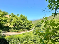 GUAGNO (Corse) : A vendre, maison en pierres avec dépendance, jardin, vue dégagée