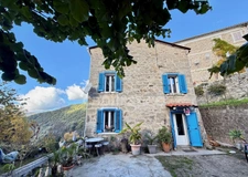 GUAGNO (Corse) : A vendre, maison en pierres avec dépendance, jardin, vue dégagée