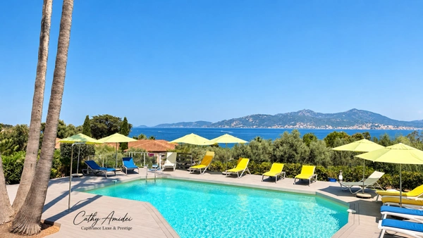 PIETROSELLA (Corse) A vendre : Villa 7 pièces avec piscine, parc paysager, studio independant, garage, superbe vue mer