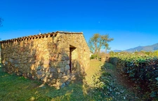 ECCICA-SUARELLA (Corse) : Maison T4, grand garage, caseddu indépendant, terrain piscinable, vue dégagée