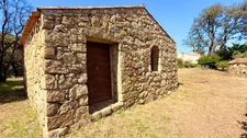 ECCICA-SUARELLA (Corse) : Maison T4, caseddu en pierre, garage, terrain piscinable, vue dégagée