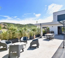 PIETROSELLA (Corse) villa contemporaine avec grande terrasse, proche plage d'Agosta, terrain piscinable