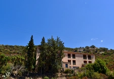Dpt Corse (20) OSANI - Golfe de Porto, à vendre bâtiment de 920m2 à 3KM de la plage, grand terrain avec parking