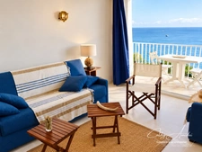 OLMETO - PLAGE (Corse) : Studio en bord de mer avec terrasse, accès direct à la plage