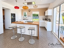 PIETROSELLA (Corse) A vendre : Villa 7 pièces avec piscine, parc paysager, studio independant, garage, superbe vue mer