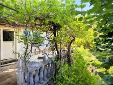 GUAGNO (Corse) : A vendre, maison en pierres avec dépendance, jardin, vue dégagée
