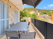 Osani (Corse) : A vendre, maison en pierre, avec deux appartements T3 indépendants, à 3Km de la plage