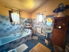 ECCICA-SUARELLA (Corse) : Maison T4, grand garage, caseddu indépendant, terrain piscinable, vue dégagée