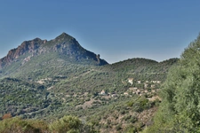 Dpt Corse (20) OSANI - Golfe de Porto, à vendre bâtiment de 920m2 à 3KM de la plage, grand terrain avec parking
