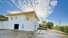 VIGGIANELLO (Corse) : Villa type T3 + appartement T2, grande terrasse, garage fermé et vaste atelier, proche plages et centre-ville