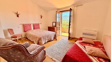 ECCICA-SUARELLA (Corse) : Maison T4, caseddu en pierre, garage, terrain piscinable, vue dégagée