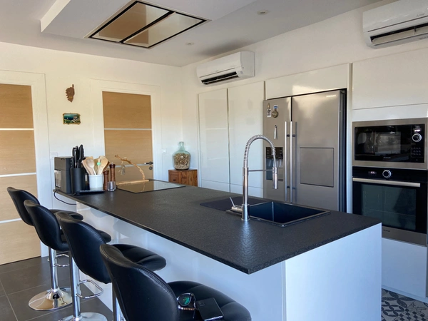 PIETROSELLA (Corse) : A vendre villa contemporaine de type T5 pièces, grande terrasse, vue dégagée, plage à 5 minutes