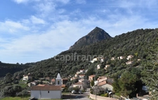 Dpt Corse (20) OSANI - Golfe de Porto, à vendre bâtiment de 920m2 à 3KM de la plage, grand terrain avec parking