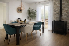 Maison de caractère entièrement rénovée avec grange de 115 m², terrasse et bain nordique à Jozerand