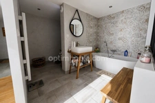 Maison de caractère entièrement rénovée avec grange de 115 m², terrasse et bain nordique à Jozerand