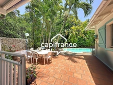 Magnifique villa à vendre 6 pièces, avec piscine dans un secteur très recherché à LE GOSIER (971)