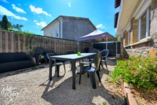 Appartement avec cour et stationnement privatif en campagne 