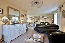 Maison 8 pièces TASSIN LE BOURG (69) de 157m² avec piscine, sous sol et garage - Parcelle de 817m²