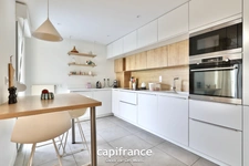 Tassin la demi lune - 4-room apartment of 101m² with 18m² terrace with 43m² garage and parking space