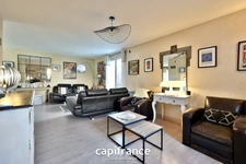 Maison 8 pièces TASSIN LE BOURG (69) de 157m² avec piscine, sous sol et garage - Parcelle de 817m²