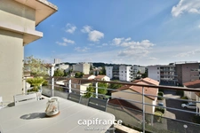 Tassin la demi lune - 4-room apartment of 101m² with 18m² terrace with 43m² garage and parking space