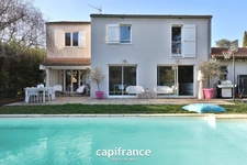 Maison 8 pièces TASSIN LE BOURG (69) de 157m² avec piscine, sous sol et garage - Parcelle de 817m²