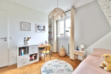 Tassin la demi lune - 4-room apartment of 101m² with 18m² terrace with 43m² garage and parking space