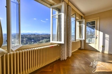 Dernier étage, appartement de 114m² à rénover avec vue imprenable à 180 degrés