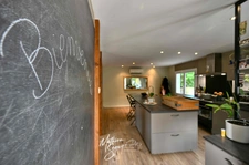 Maison de village avec jardin paysager