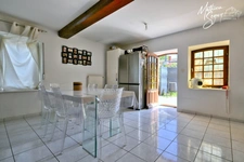 Appartement avec cour et stationnement privatif en campagne 