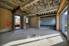 Sur les hauteurs de Thurins - Plateau de 100m² en duplex à aménager avec terrasse, 2 stationnements et 1 cave 