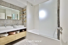 Tassin la demi lune - 4-room apartment of 101m² with 18m² terrace with 43m² garage and parking space