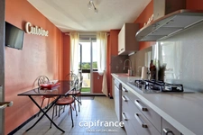 St Genis Laval - Appartement T3 de 61m² avec place de stationnement et cave dans résidence sécurisée avec ascenseur