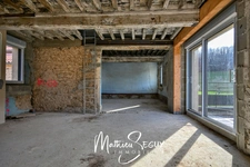 Sur les hauteurs de Thurins - Plateau de 100m² en duplex à aménager avec terrasse, 2 stationnements et 1 cave 