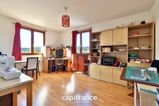 Maison à vendre 5 pièces HYPER CENTRE VAUGNERAY (69) de 120m² habitable + 25m² de pièce borgne avec garage de 60m² sur parcelle de 844m²