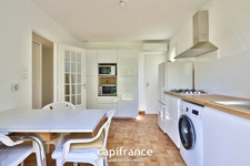 CHARBONNIERES LES BAINS - Maison de 77m² + sous-sol de 77m² édifiée sur une parcelle de 800m²