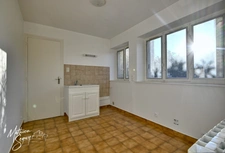 CHARBONNIERES LES BAINS (69) Appartement T2 de 45m² avec jardin de 84m² - Façade refaite 2025 et huisseries changées 2025