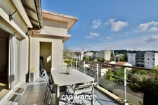 Tassin la demi lune - 4-room apartment of 101m² with 18m² terrace with 43m² garage and parking space