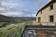 Sur les hauteurs de Thurins - Plateau de 100m² en duplex à aménager avec terrasse, 2 stationnements et 1 cave 