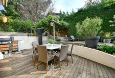 Maison de village avec jardin paysager