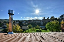 Maison de village avec jardin paysager